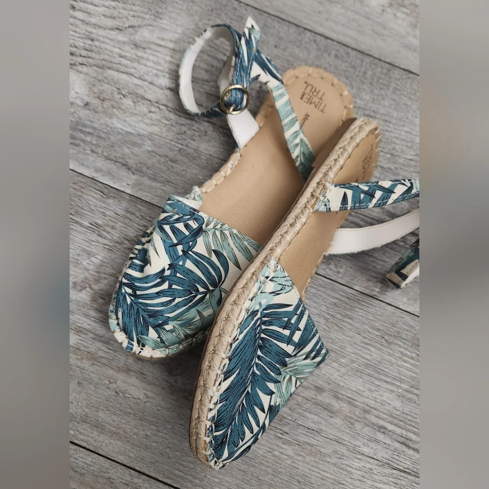 Time and Tru Tropical Print Espadrille Flatform Sandals
